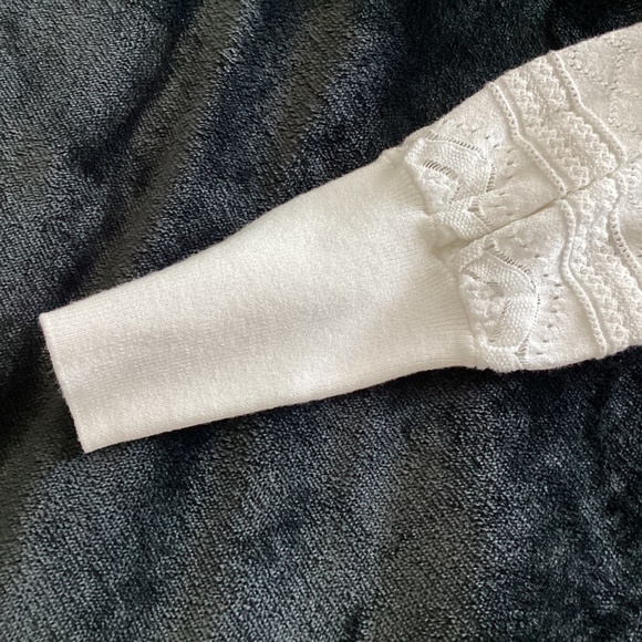 Banana Republic women’s, small, white, long sleeved, pullover sweater - Picture 6 of 10